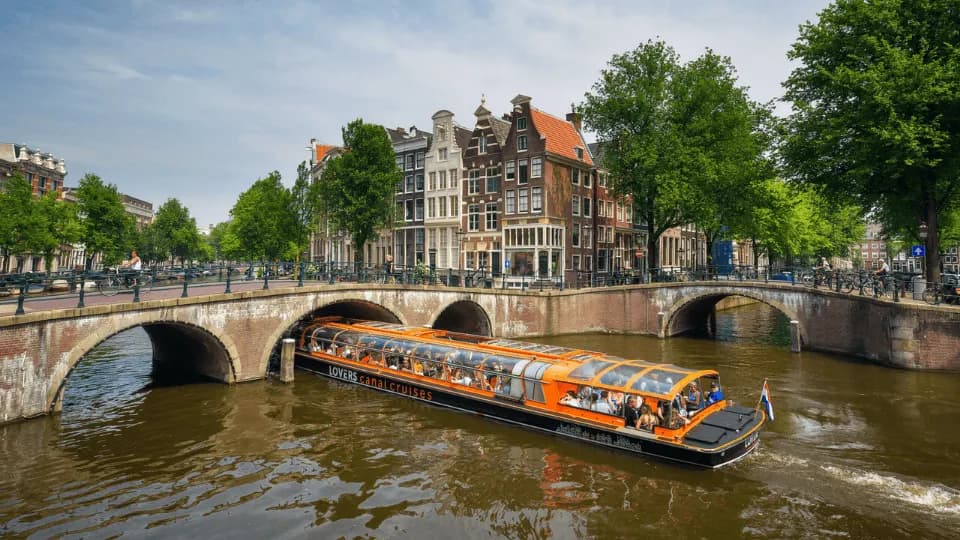 Amsterdam: Lovers Canal Cruise from Central Station - Image 1